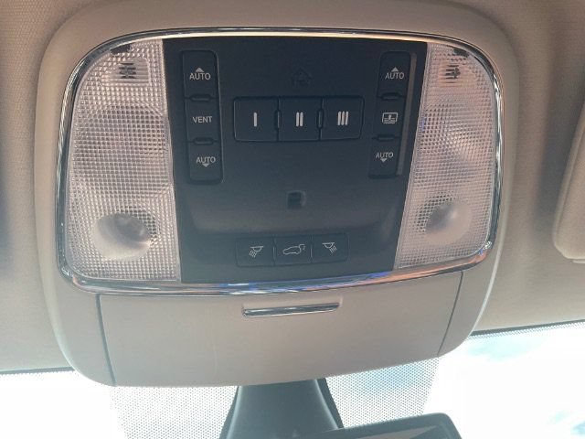 Used 2013 Jeep Grand Cherokee Overland Summit AWD/4WD image 25