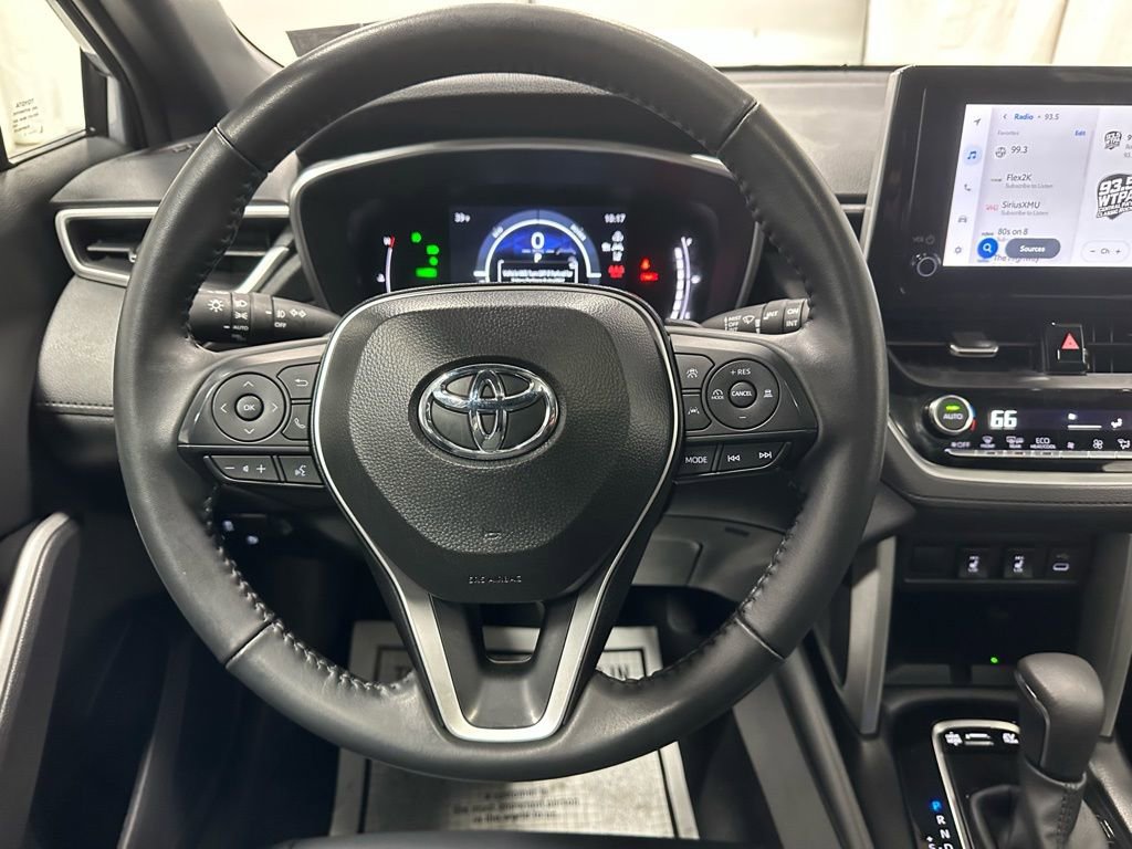Used 2025 Toyota Corolla Cross XSE w/ Convenience Package image 18