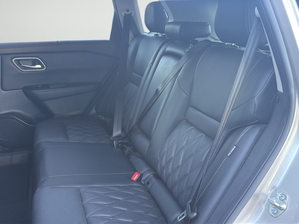 Certified 2021 Nissan Rogue Platinum FWD image 30