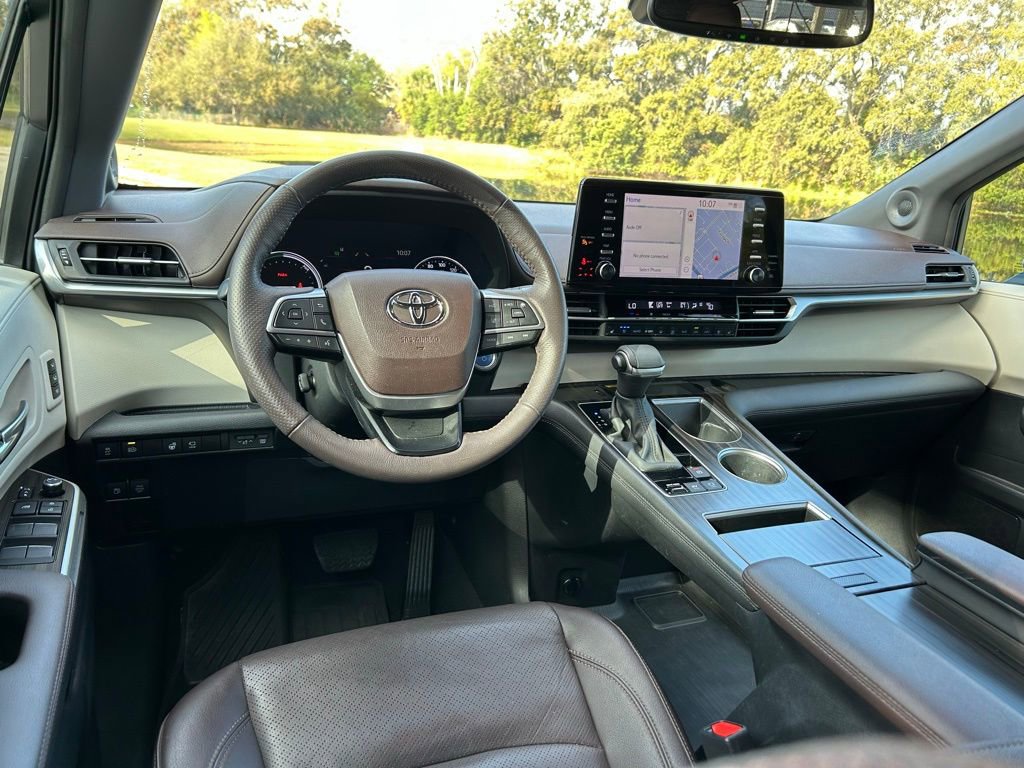 Used 2023 Toyota Sienna Platinum image 12