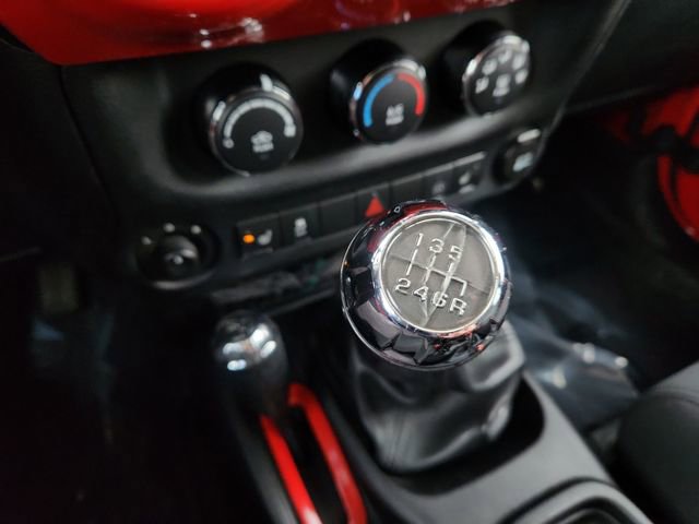 Used 2012 Jeep Wrangler Unlimited Sahara image 40