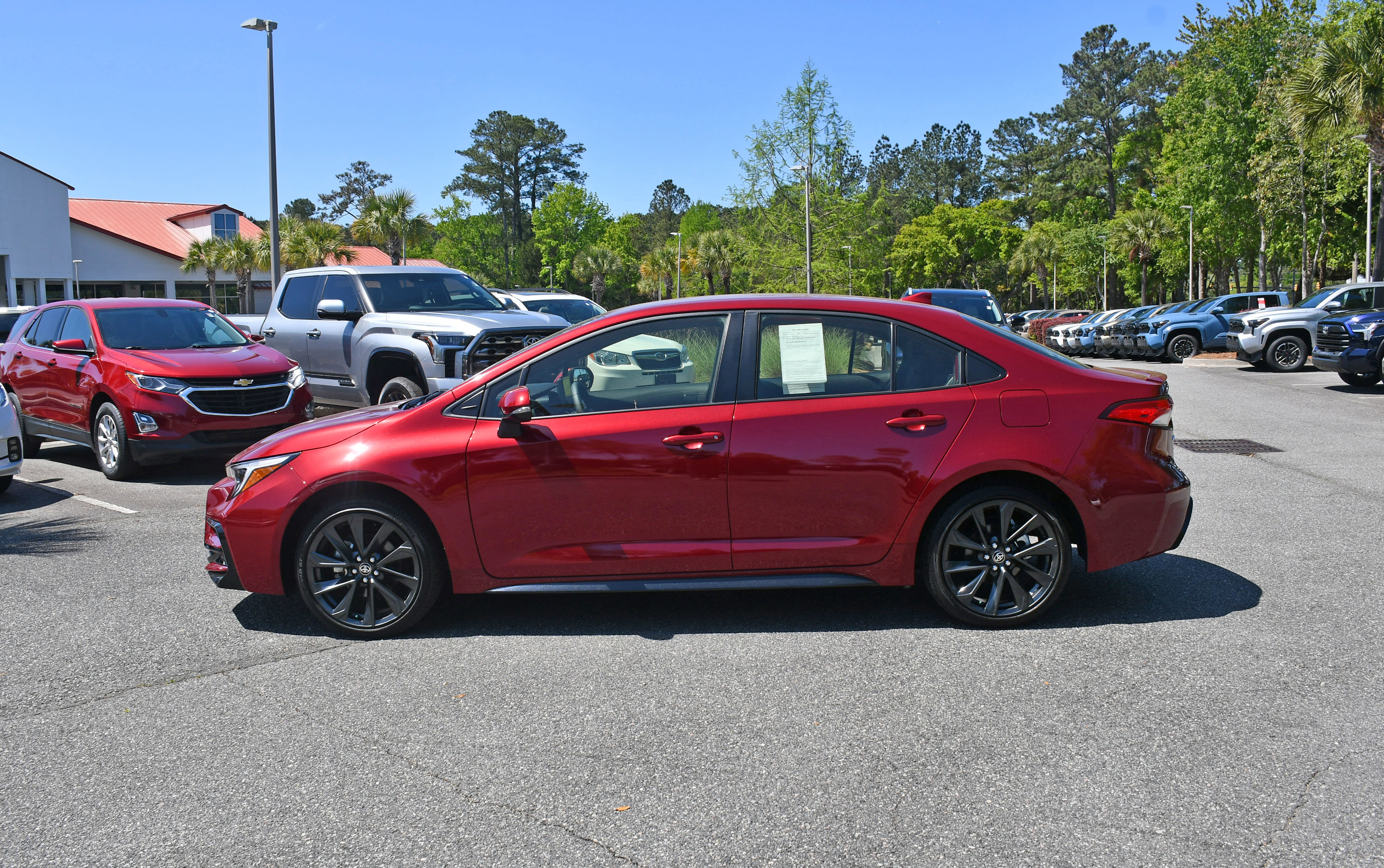 Used 2025 Toyota Corolla SE image 2