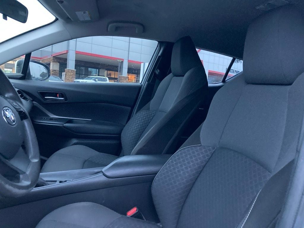 Used 2020 Toyota C-HR LE FWD image 9