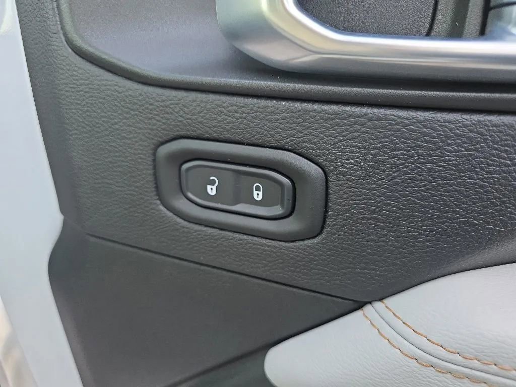 Used 2021 Jeep Wrangler Unlimited Sahara AWD/4WD image 20