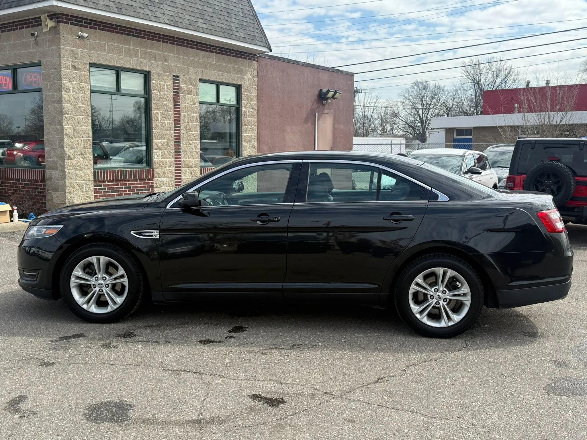 Used 2015 Ford Taurus SEL w/ Equipment Group 201A image 8