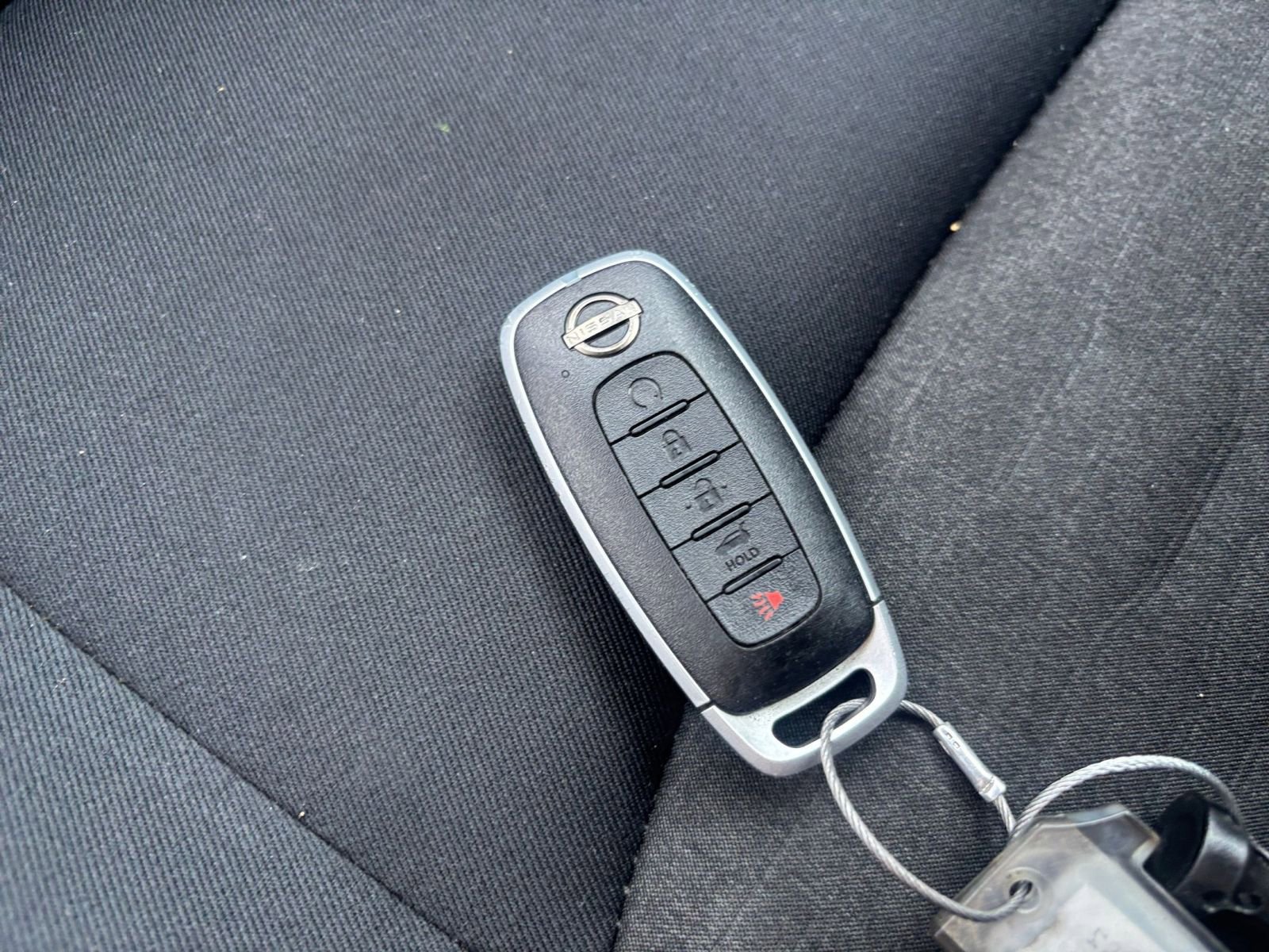 Used 2025 Nissan Pathfinder SV image 24