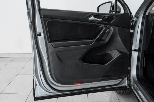 Used 2021 Volkswagen Tiguan SE R-Line image 41