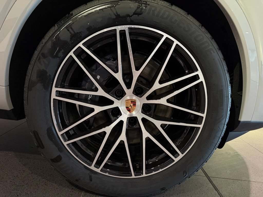 Used 2026 Porsche Cayenne Coupe AWD/4WD image 42