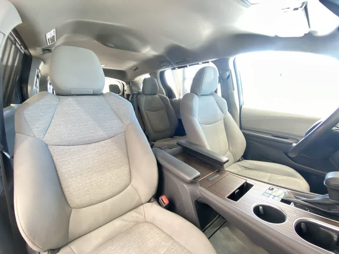 Certified 2024 Toyota Sienna LE FWD image 26