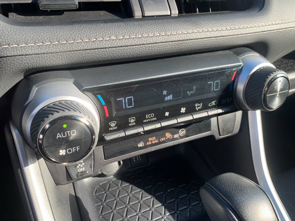 Used 2025 Toyota RAV4 XLE AWD/4WD image 23