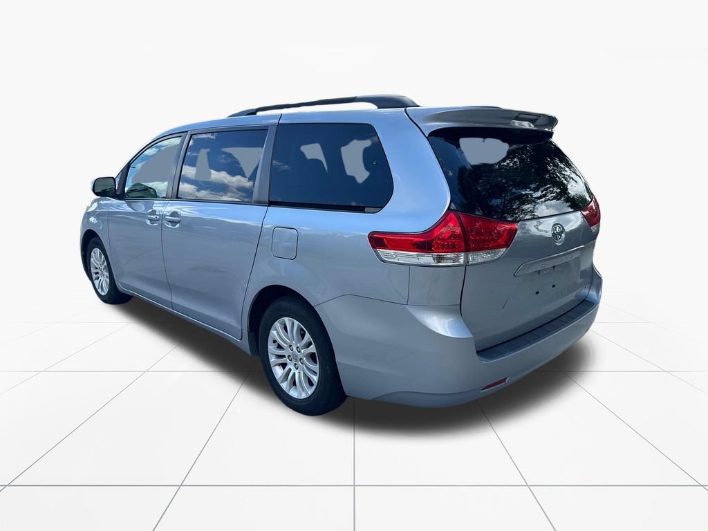 Used 2013 Toyota Sienna XLE FWD image 6