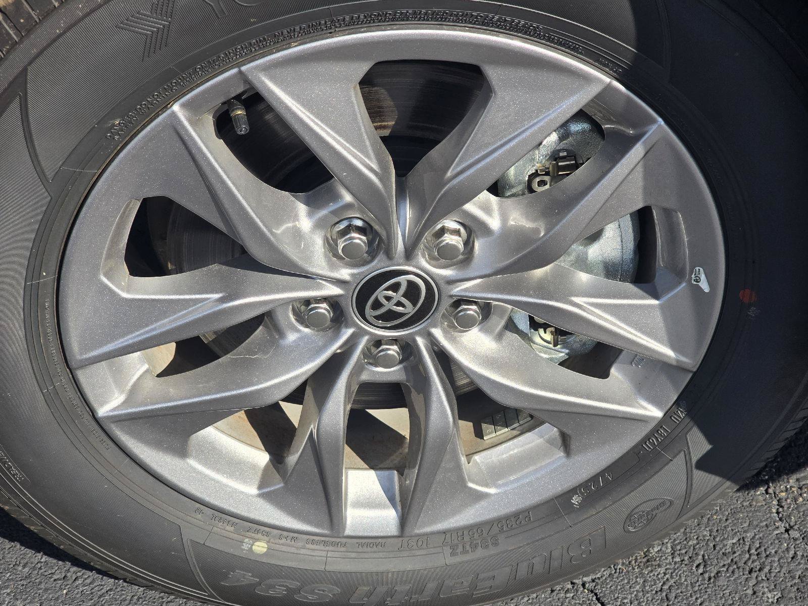 Used 2026 Toyota Sienna XLE FWD image 11