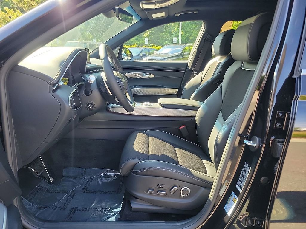 Used 2024 Genesis GV70 2.5T Sport Prestige w/ Sport Prestige Package image 14