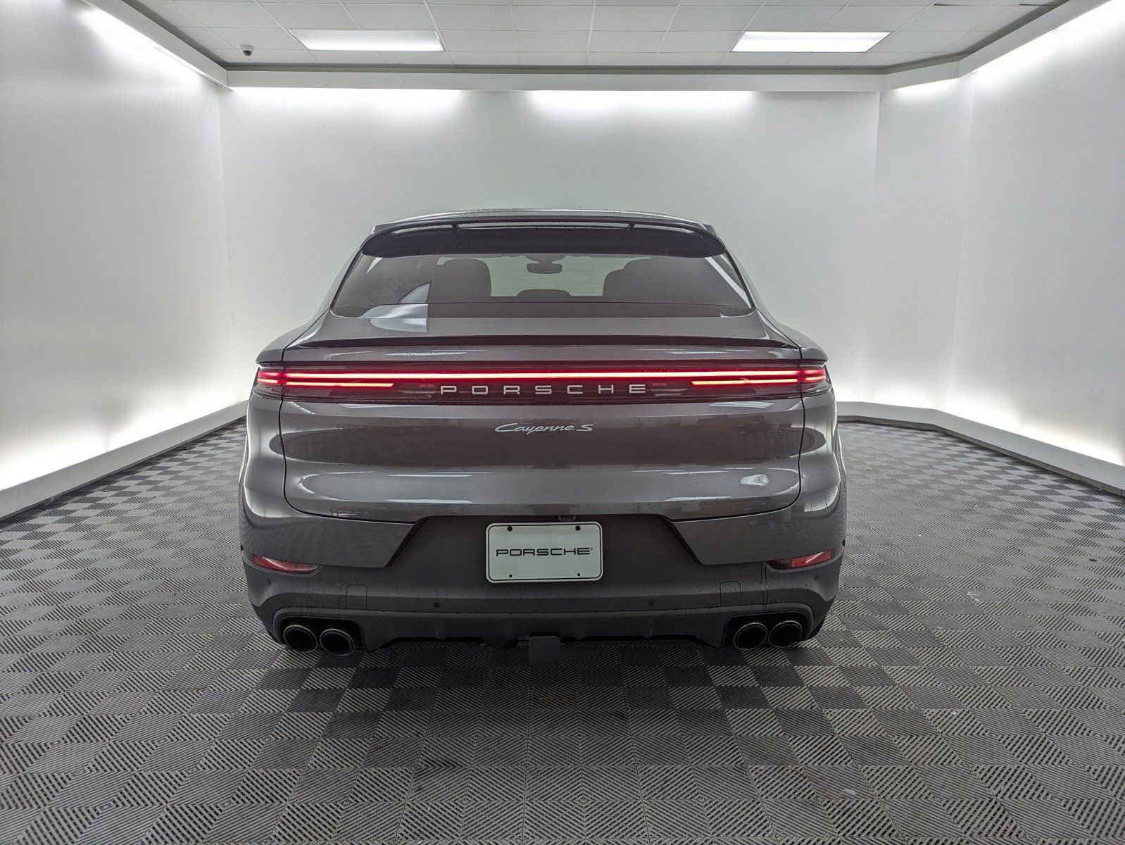 Used 2025 Porsche Cayenne S image 10