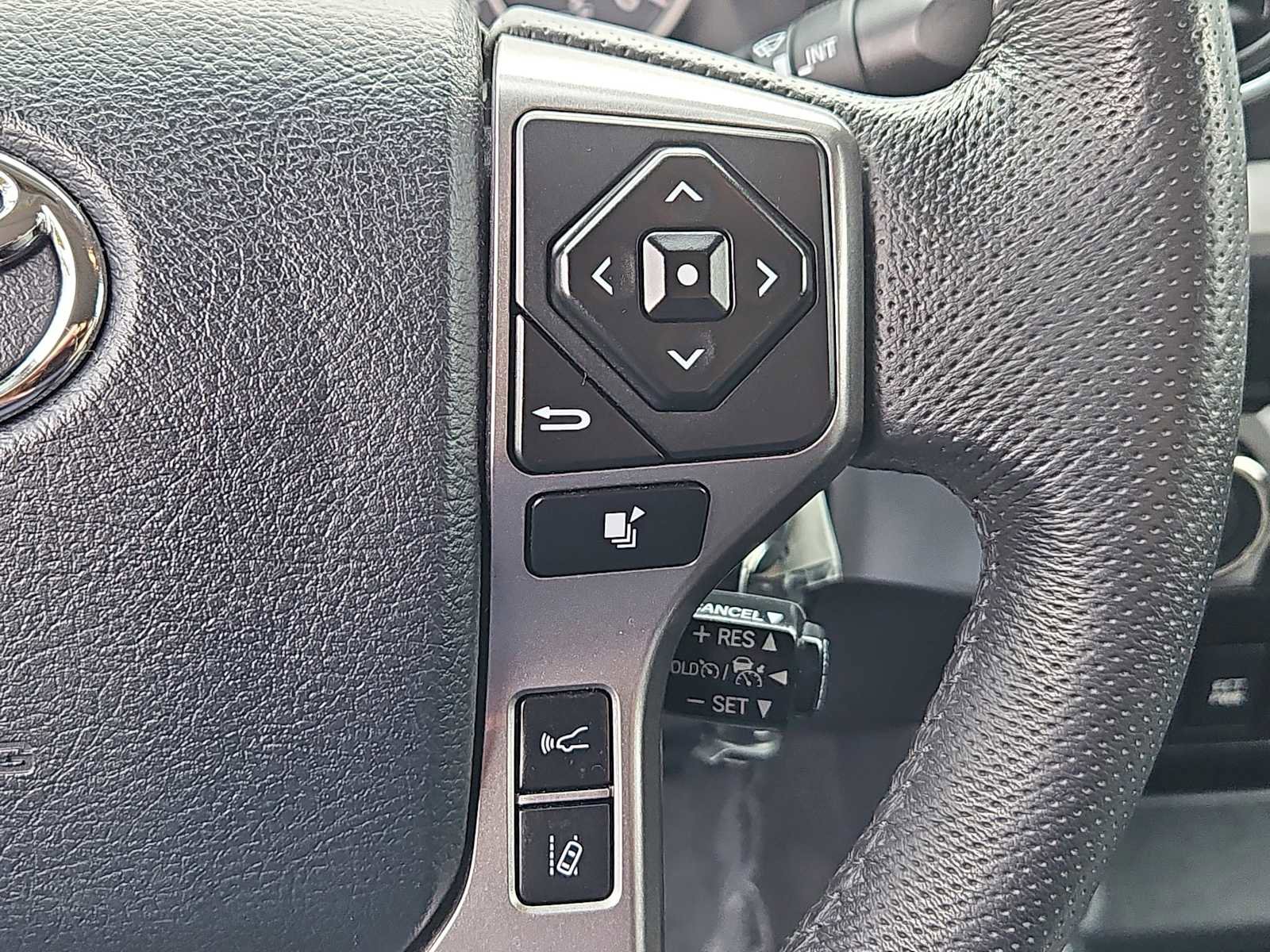 Used 2018 Toyota Tacoma SR5 AWD/4WD image 19