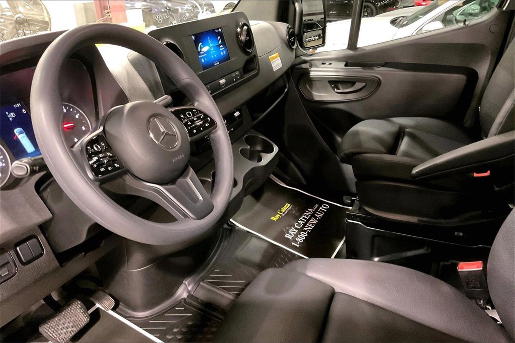 Used 2023 Mercedes-Benz Sprinter 2500 image 13