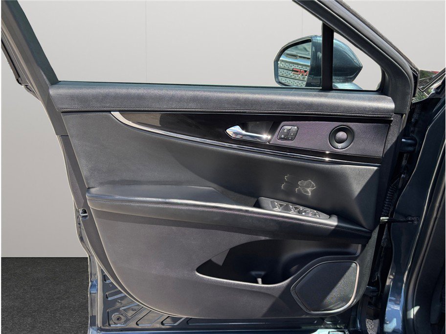 Used 2021 Lincoln Nautilus Reserve image 22