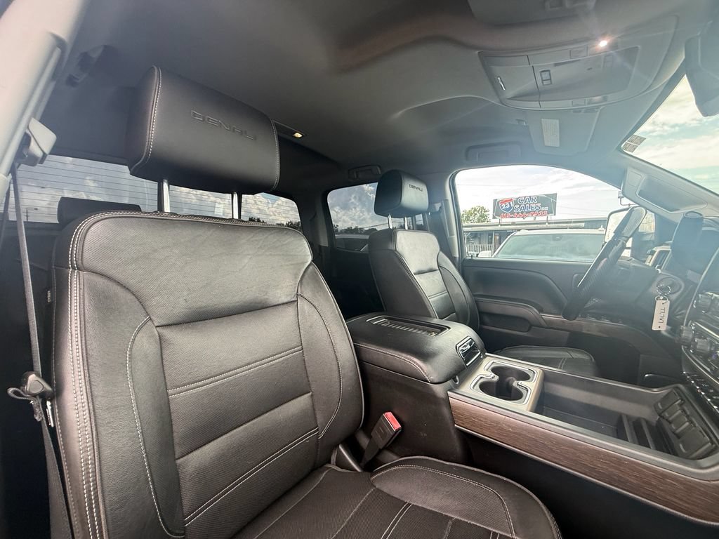 Used 2018 GMC Sierra 2500 Denali w/ Duramax Plus Package AWD/4WD image 24