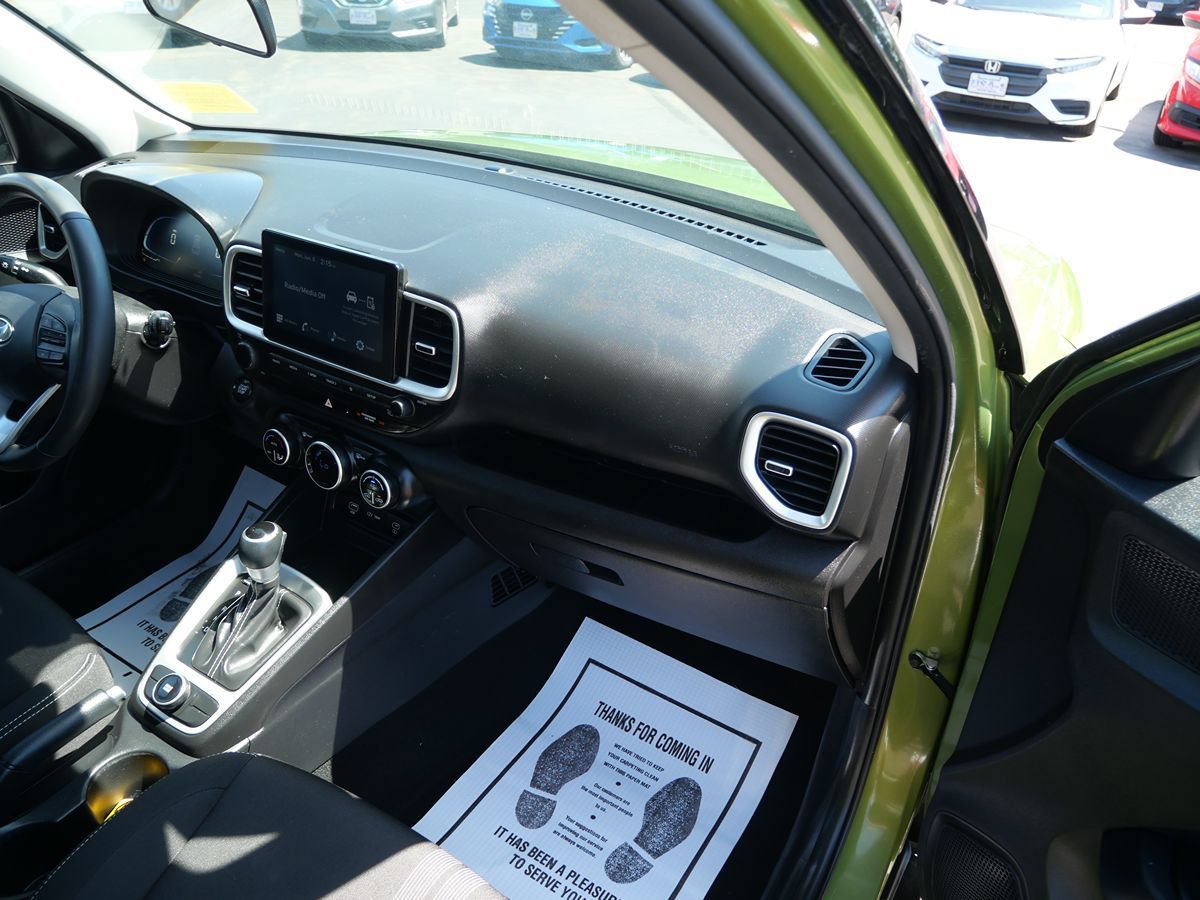 Used 2024 Hyundai Venue SEL FWD image 30
