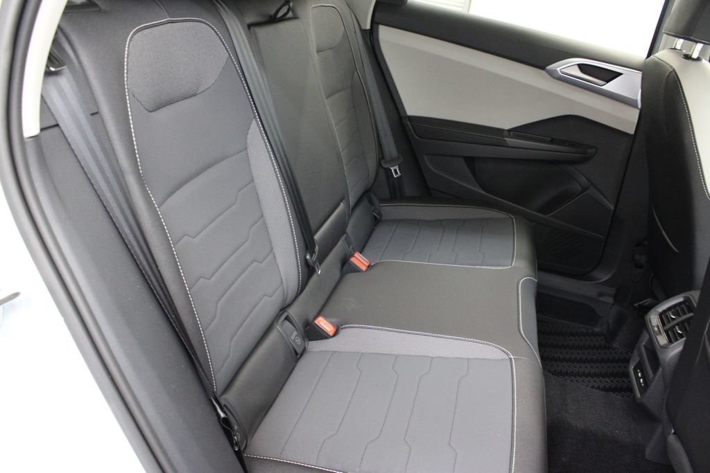 New 2026 Volkswagen Taos SE FWD image 18