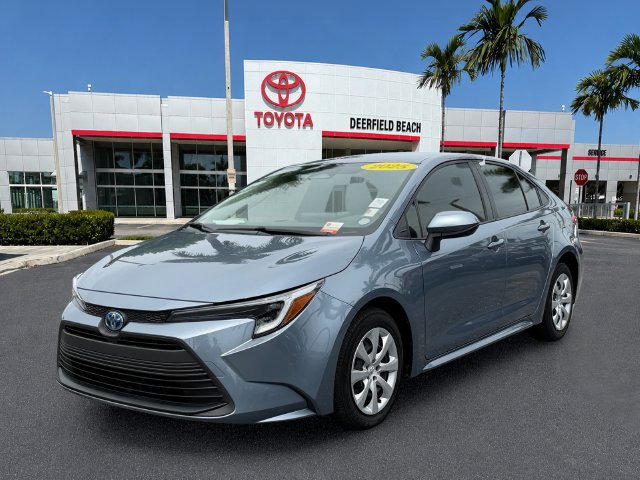 Used 2025 Toyota Corolla LE FWD image 3