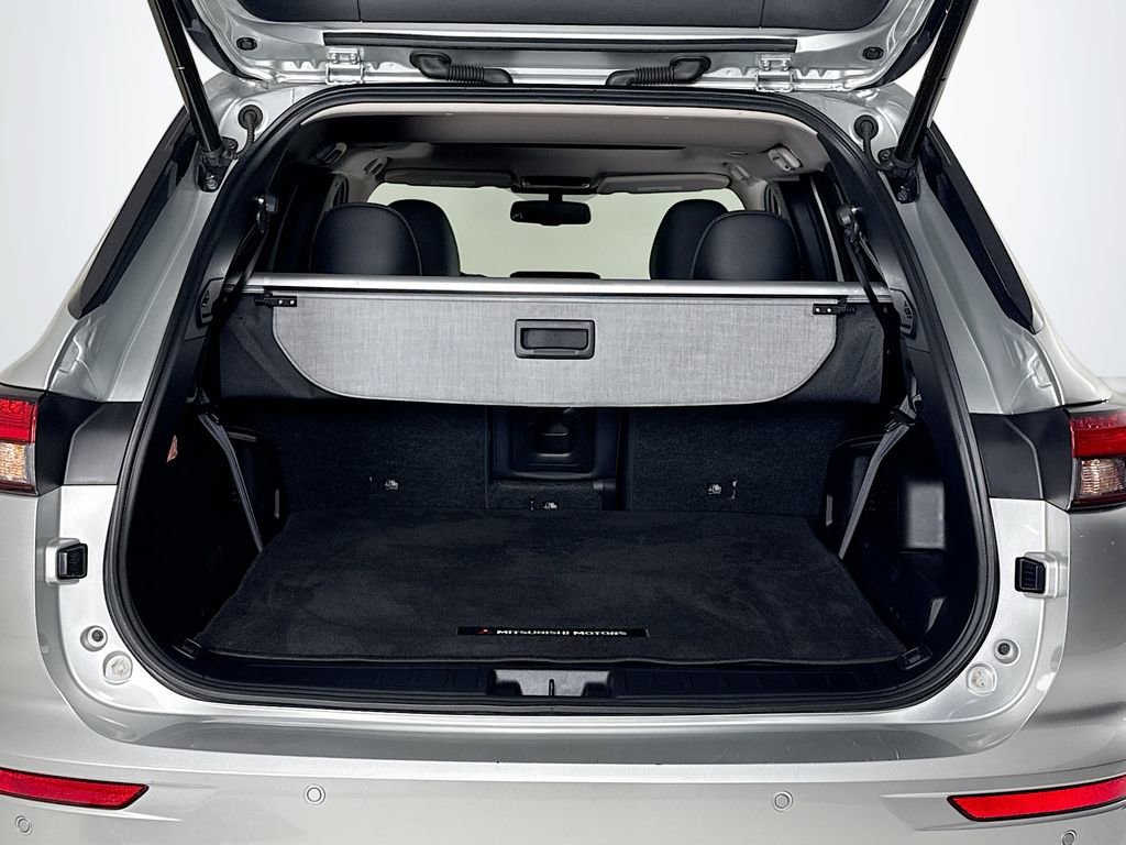 Used 2023 Mitsubishi Outlander 4WD Plug-In Hybrid image 23