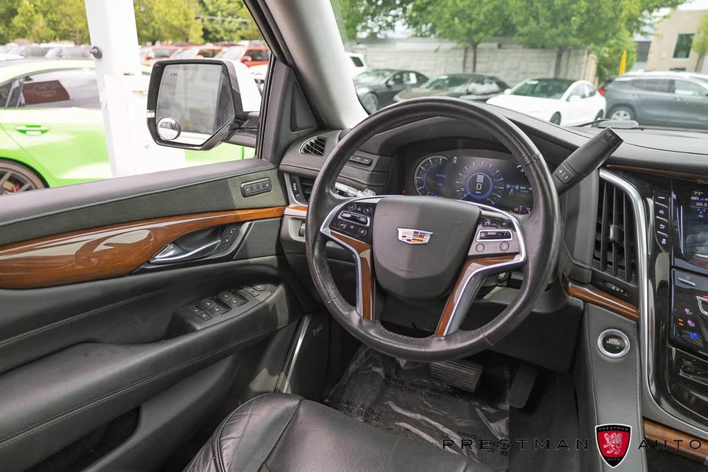 Used 2020 Cadillac Escalade Premium Luxury AWD/4WD image 41