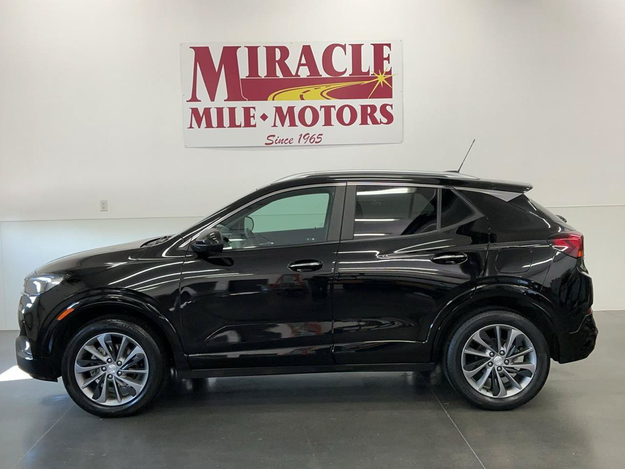 Used 2022 Buick Encore GX Select w/ Sport Touring Package AWD/4WD image 2