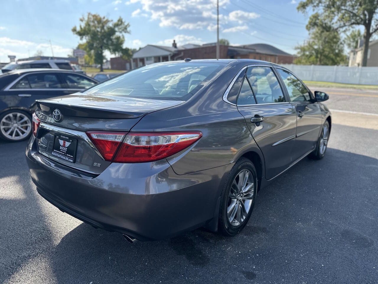 Used 2017 Toyota Camry SE image 7