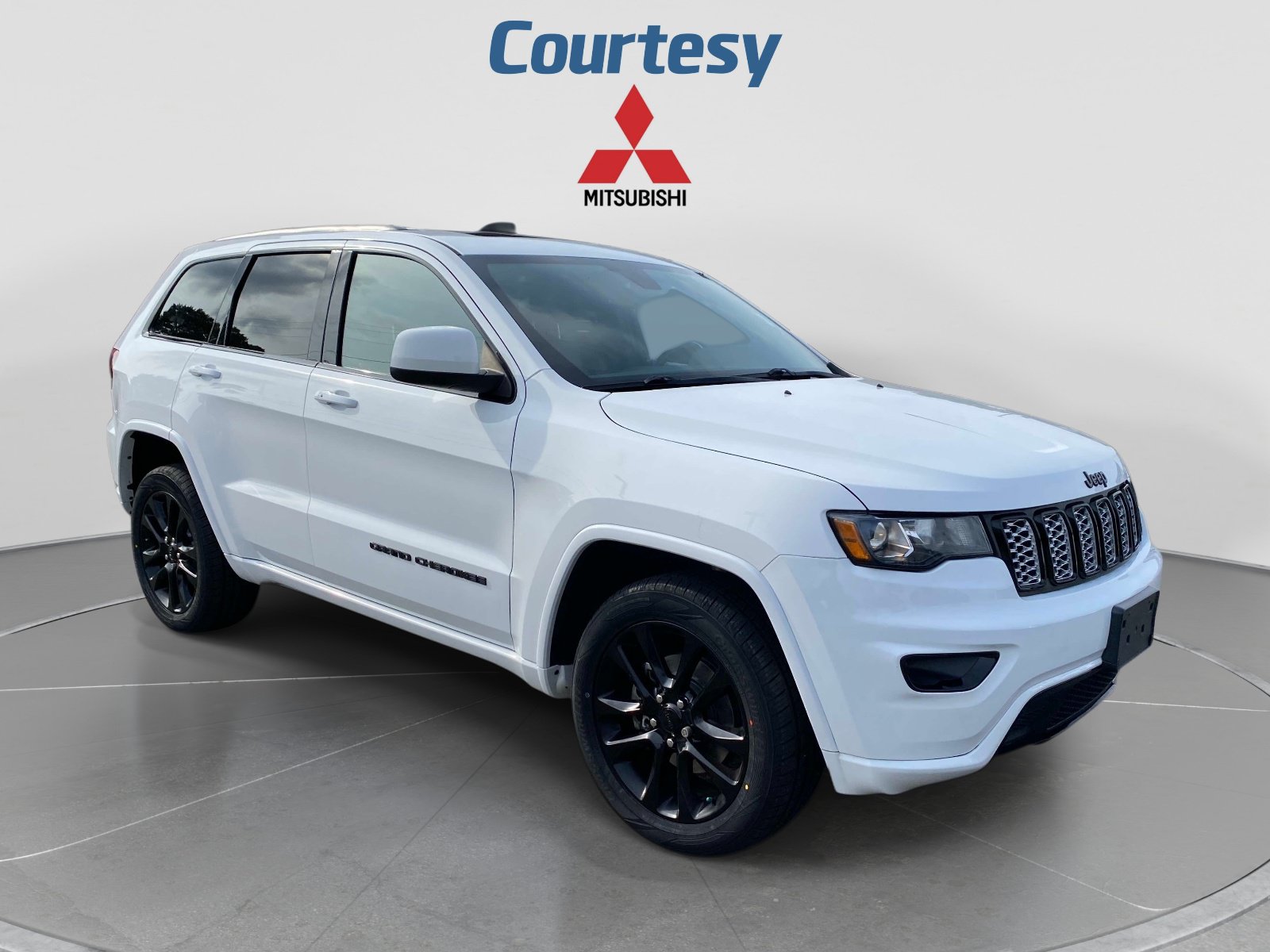 Used 2020 Jeep Grand Cherokee Altitude AWD/4WD image 9