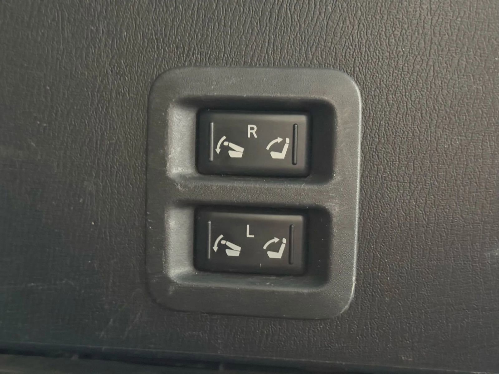 Used 2017 Nissan Armada Platinum w/ Captain Seat Package image 17