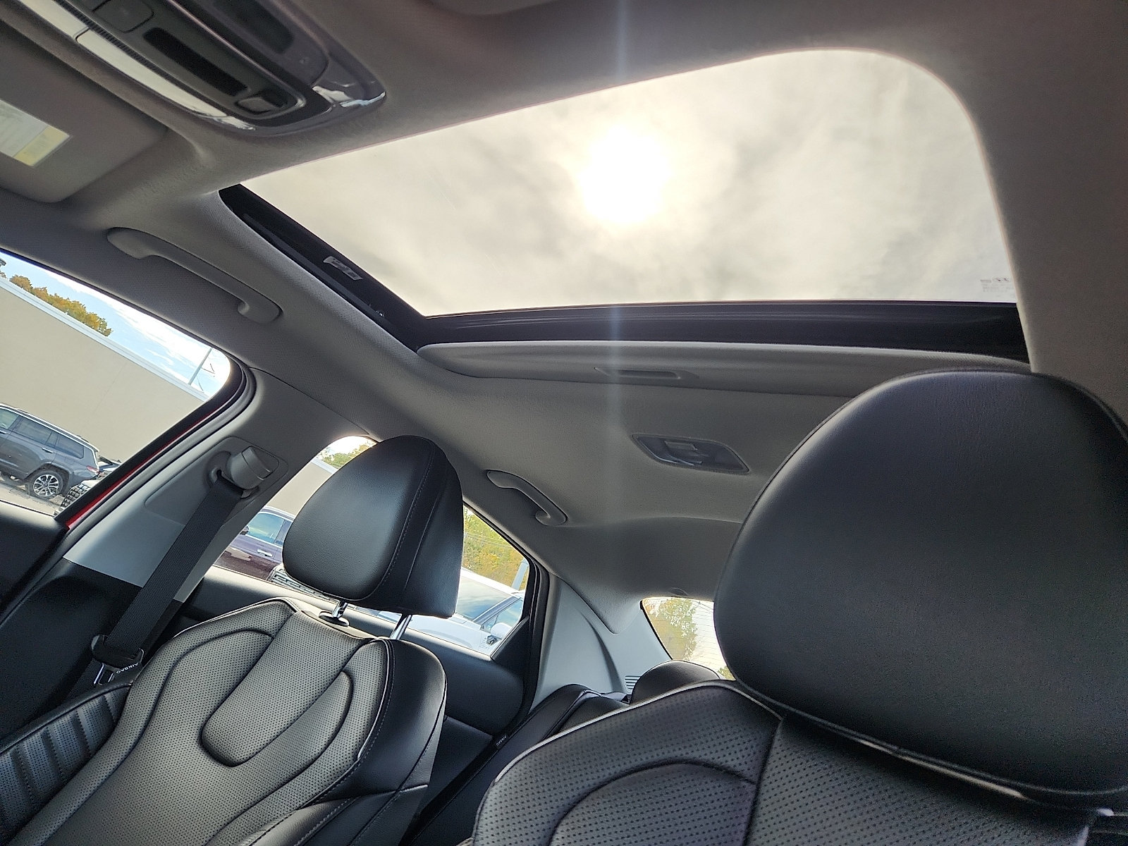 Certified 2025 Hyundai Elantra Limited FWD image 21