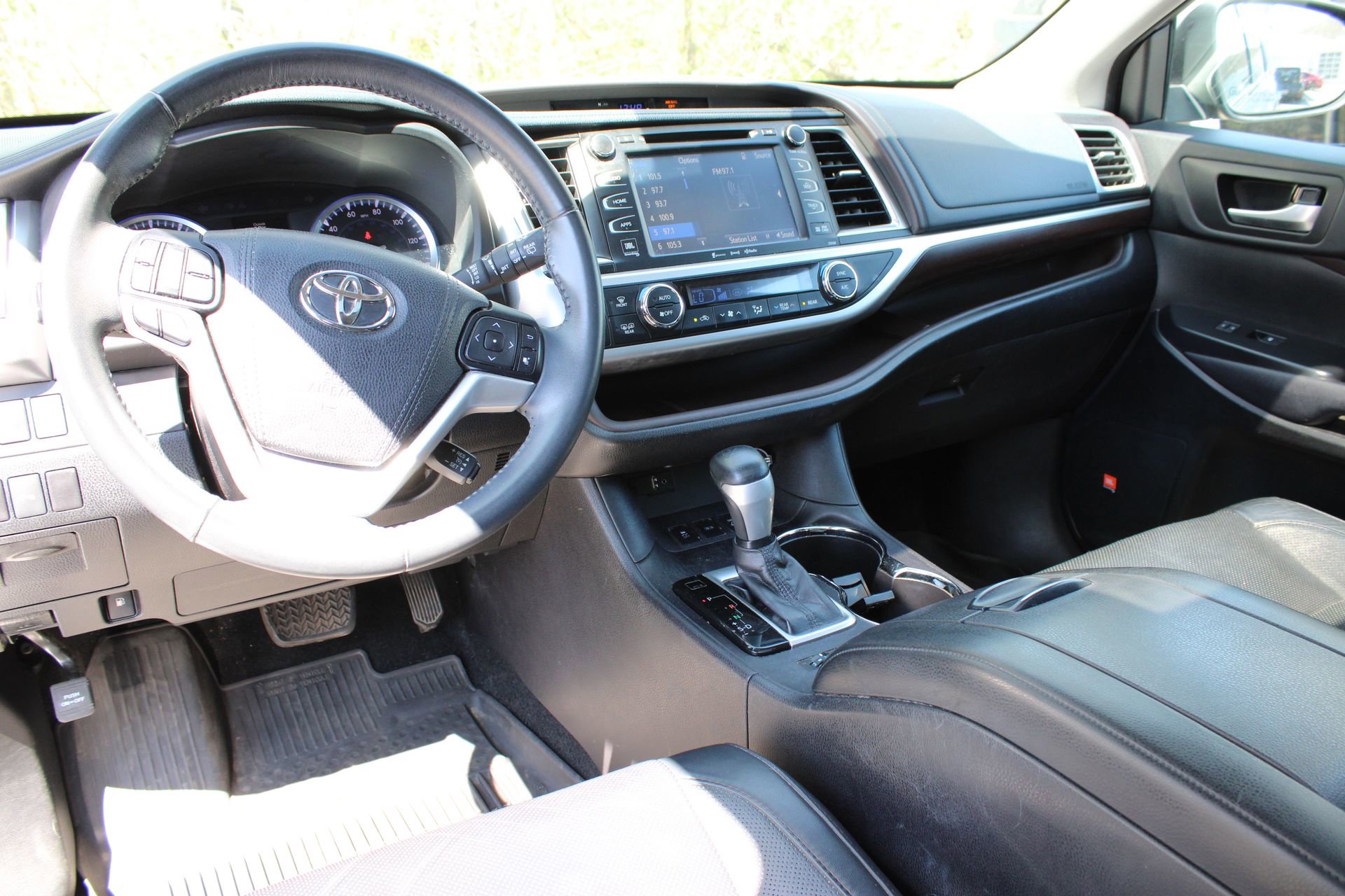 Used 2016 Toyota Highlander Limited image 21