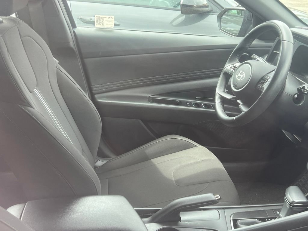 Certified 2025 Hyundai Elantra Sport FWD image 3