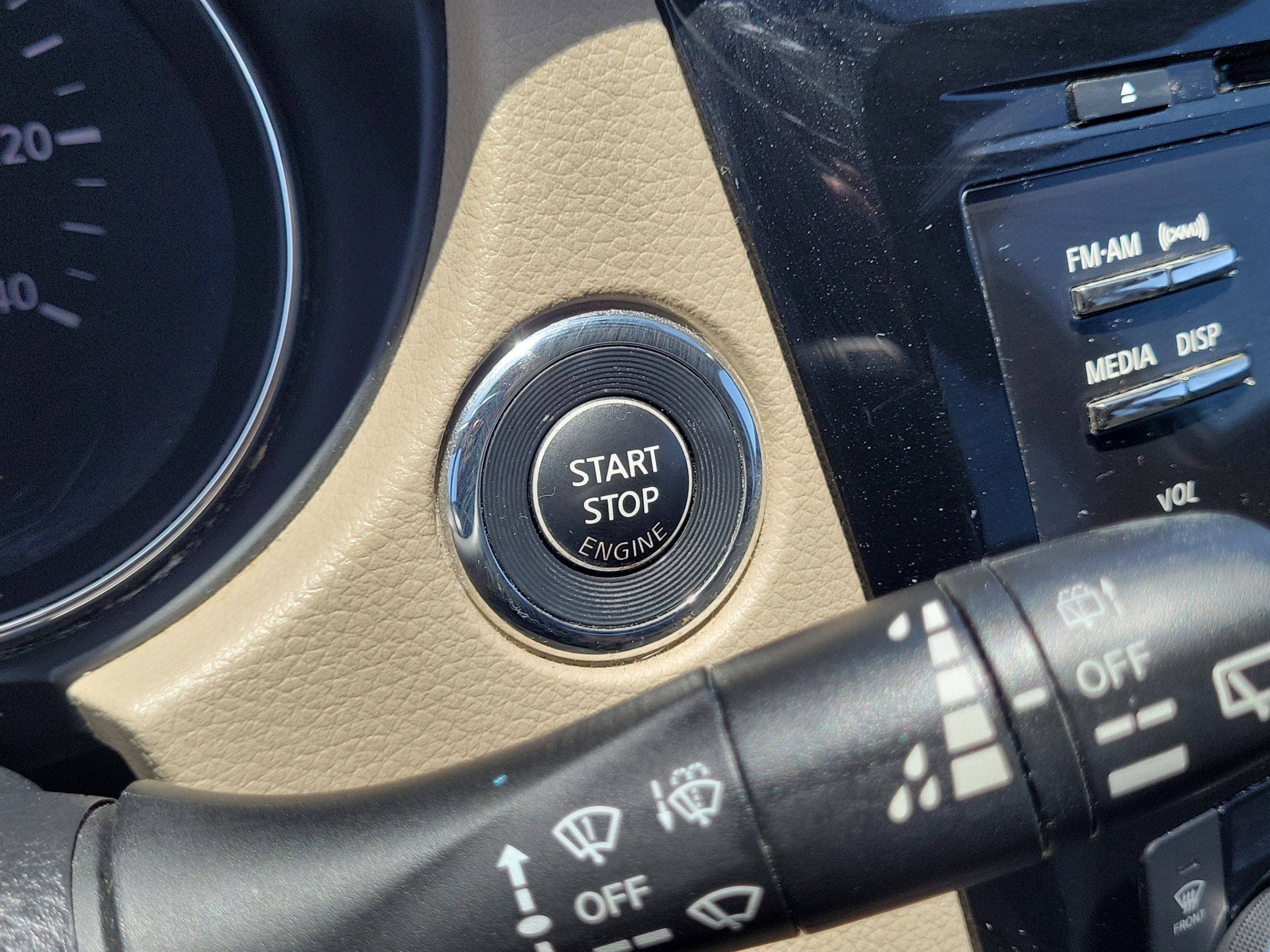Used 2016 Nissan Rogue SV FWD image 29