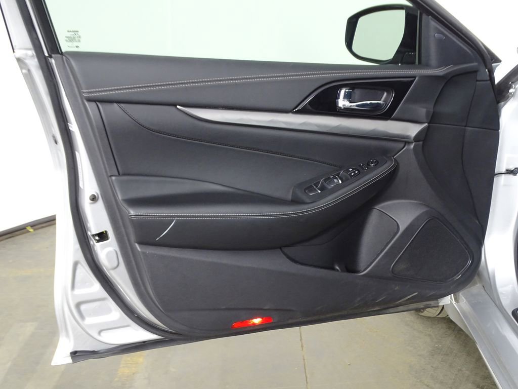 Used 2022 Nissan Maxima SV w/ Floor Mat Group image 16