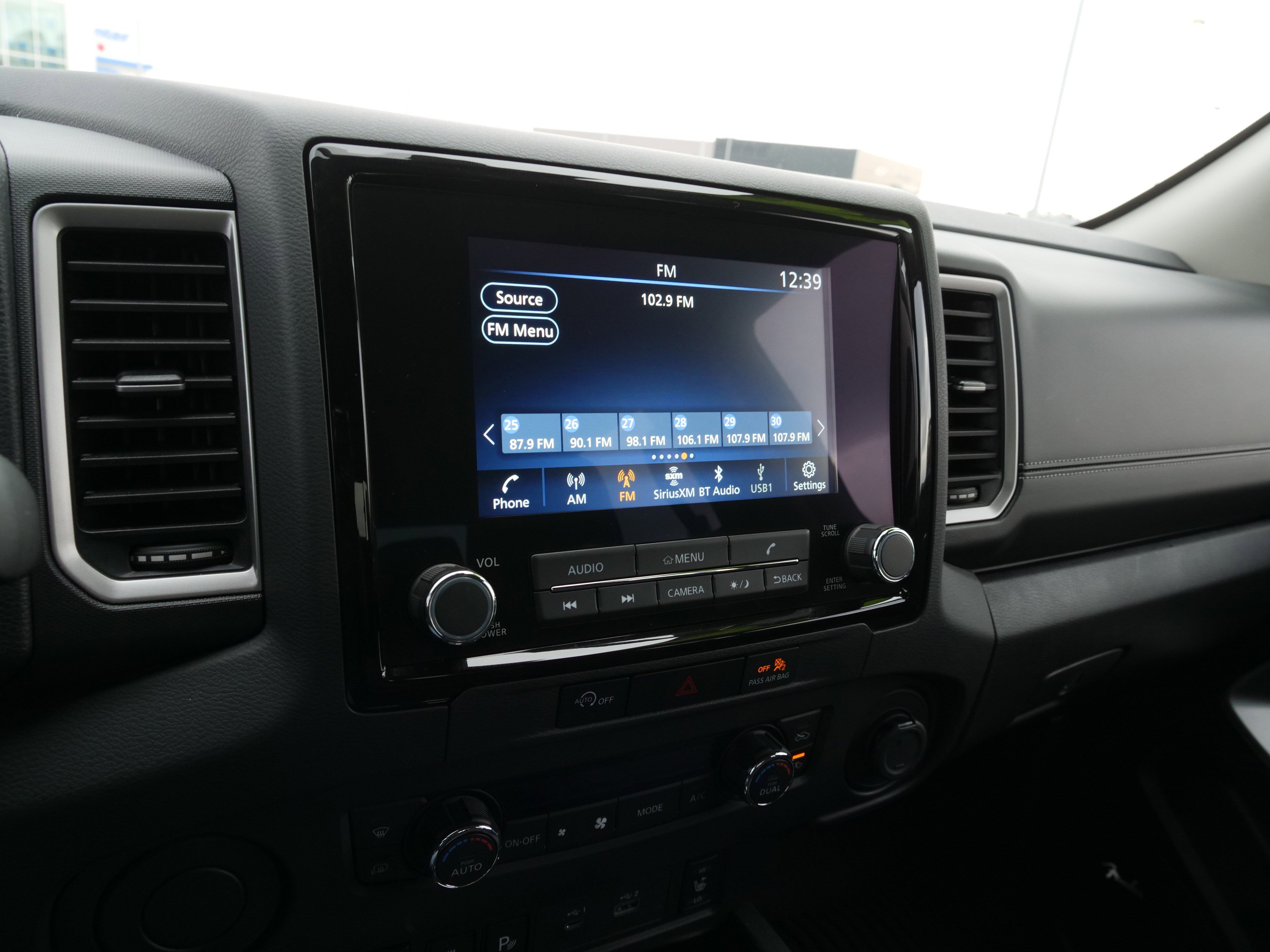 Used 2024 Nissan Frontier SV w/ SV Convenience Package image 26