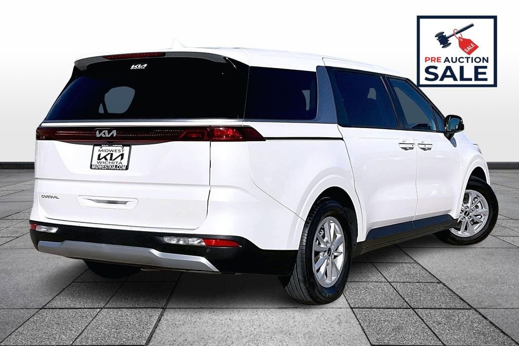 Used 2024 Kia Carnival LX image 12