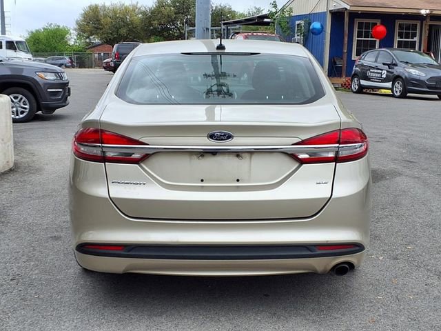 Used 2017 Ford Fusion SE FWD image 6