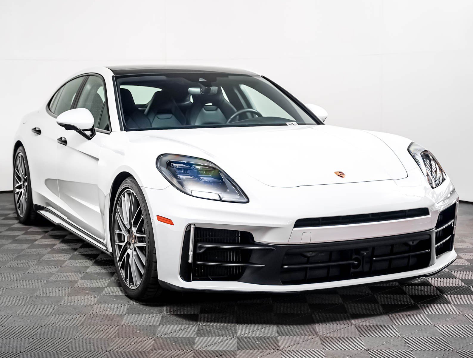 Certified 2024 Porsche Panamera RWD image 8