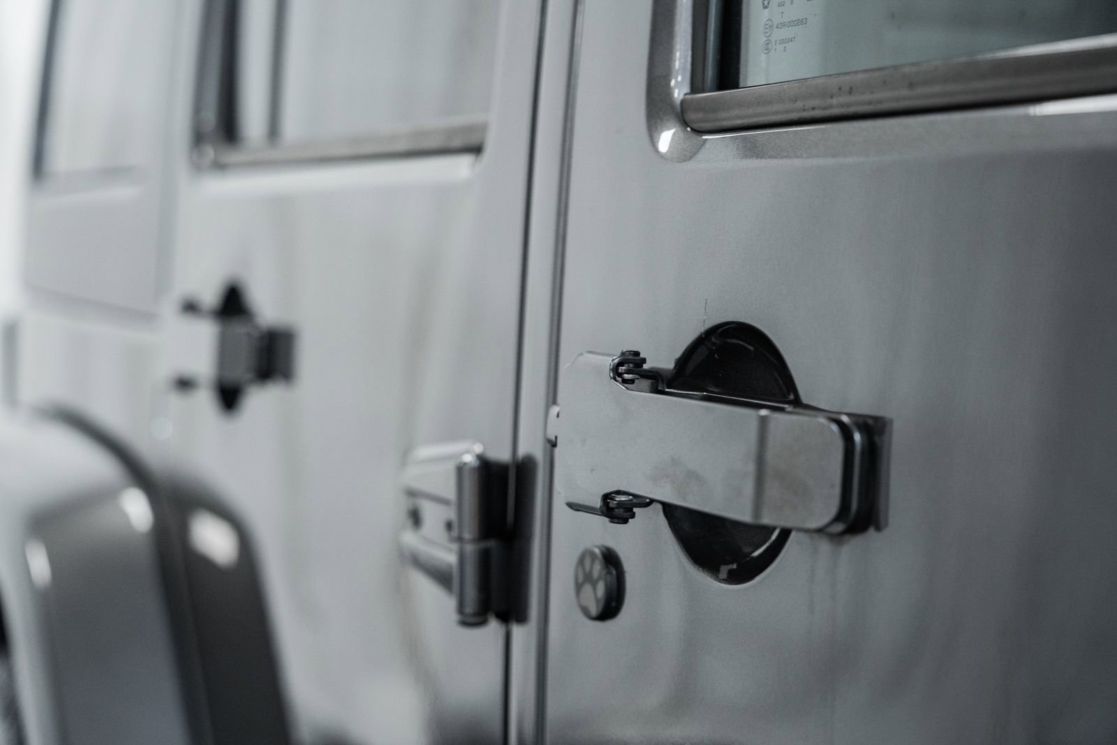 Used 2018 Jeep Wrangler Unlimited Sahara w/ Connectivity Group image 19