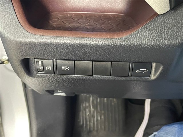 Used 2021 Toyota RAV4 Limited image 15