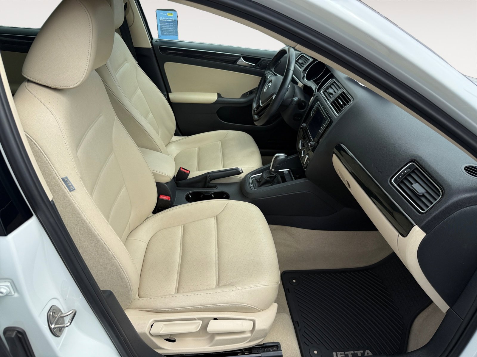 Used 2016 Volkswagen Jetta SEL w/ Lighting Package FWD image 19