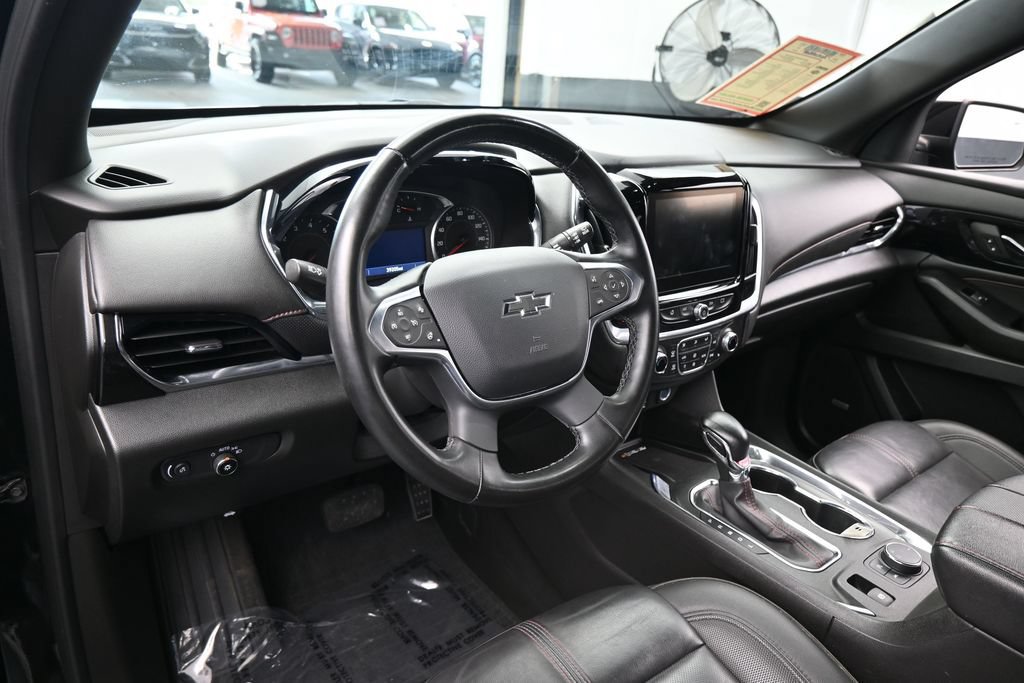 Used 2023 Chevrolet Traverse RS FWD image 11