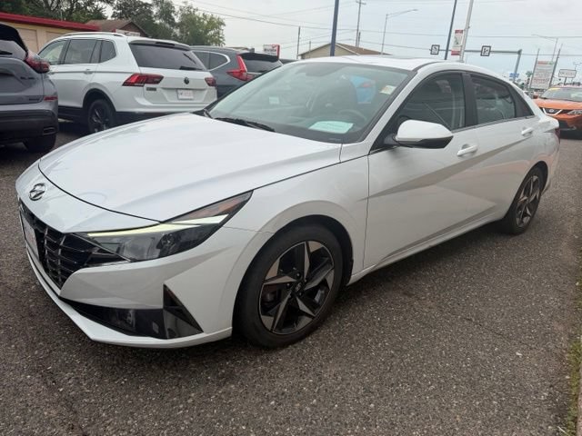 Used 2022 Hyundai Elantra SEL w/ Convenience + Premium Package FWD image 3