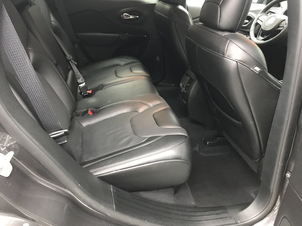 Used 2023 Jeep Cherokee Altitude Lux image 14