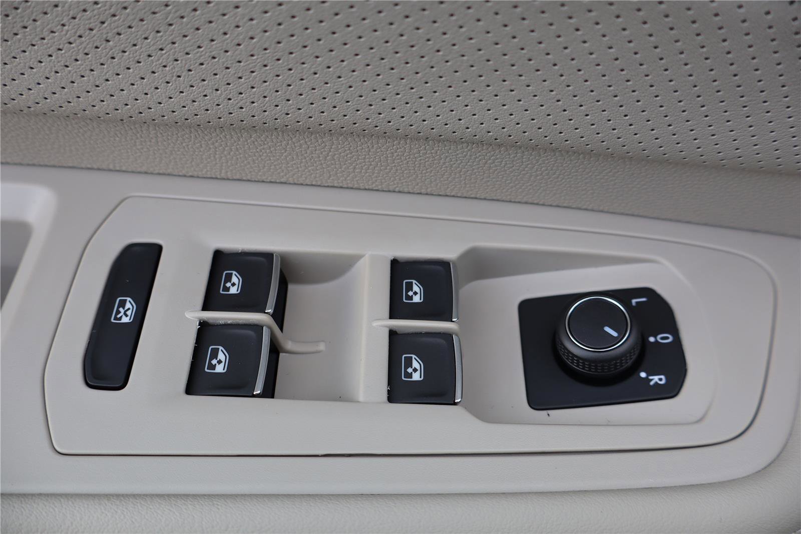 New 2026 Volkswagen Atlas SE image 13