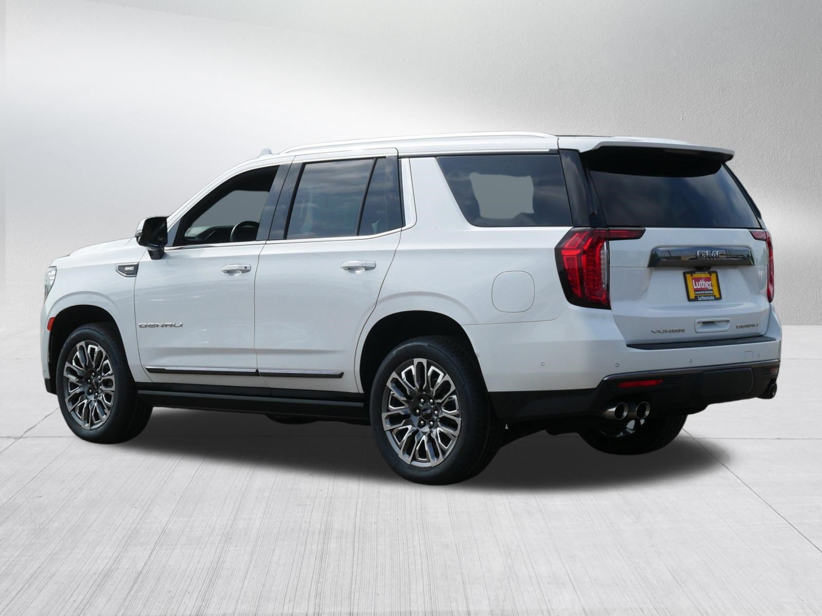Used 2023 GMC Yukon Denali Ultimate w/ LPO, Floor Liner Package AWD/4WD image 5