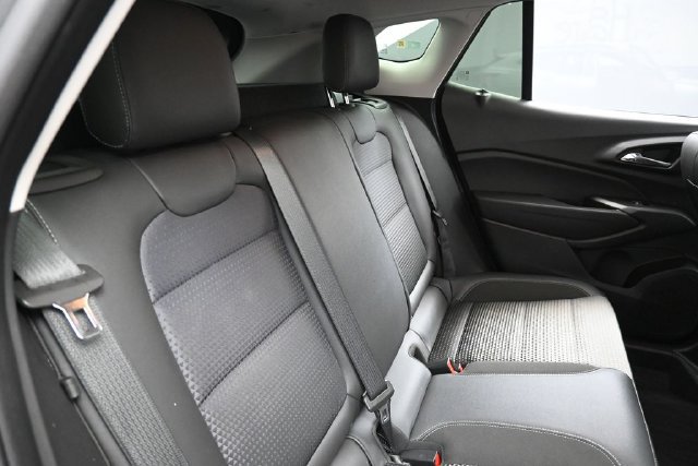 Used 2025 Chevrolet Trax LT FWD image 28