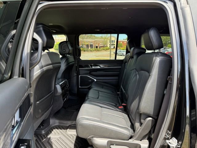 Used 2022 Jeep Wagoneer Series II AWD/4WD image 24